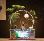 Design créatif d'aquarium avec fontaine en intérieur