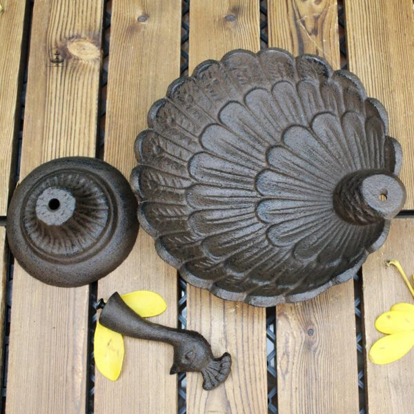 Accessoire de jardin, idéale pour l'hydratation des oiseaux