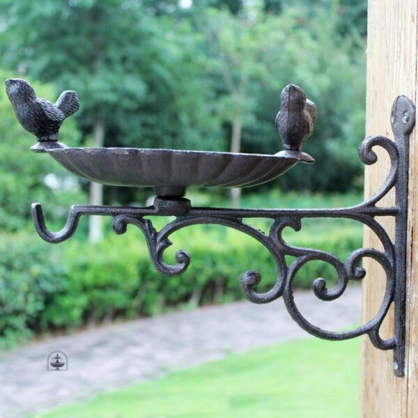 Baignoire à oiseaux en fonte élégante pour le jardin