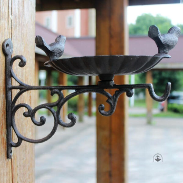 Fontaine à oiseaux en fonte, design classique et robuste