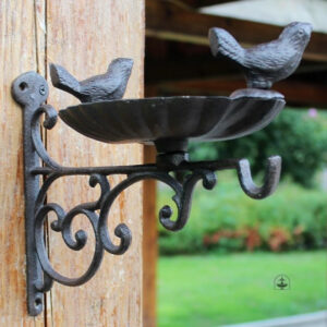 Baignoire décorative pour attirer les oiseaux dans votre jardin