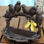 Fontaine oiseaux en design élégant pour attirer les oiseaux