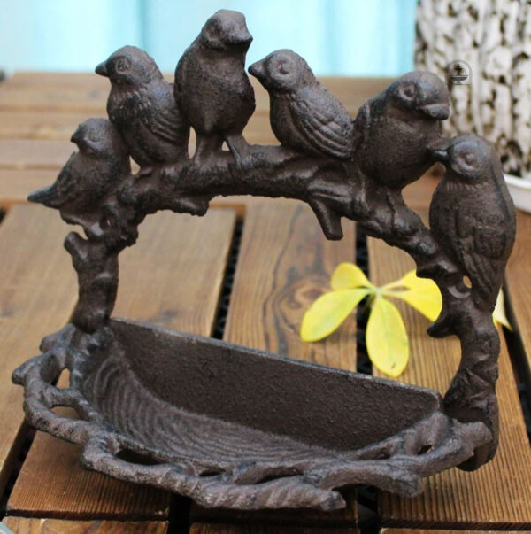 Fontaine oiseaux en design élégant pour attirer les oiseaux