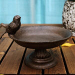 Fontaine de jardin design pour attirer les oiseaux dans votre jardin
