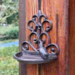 Fontaine pour oiseaux en métal, design classique