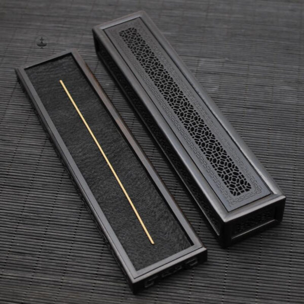 Accessoire en bois pour brûler de l'encens aromatique