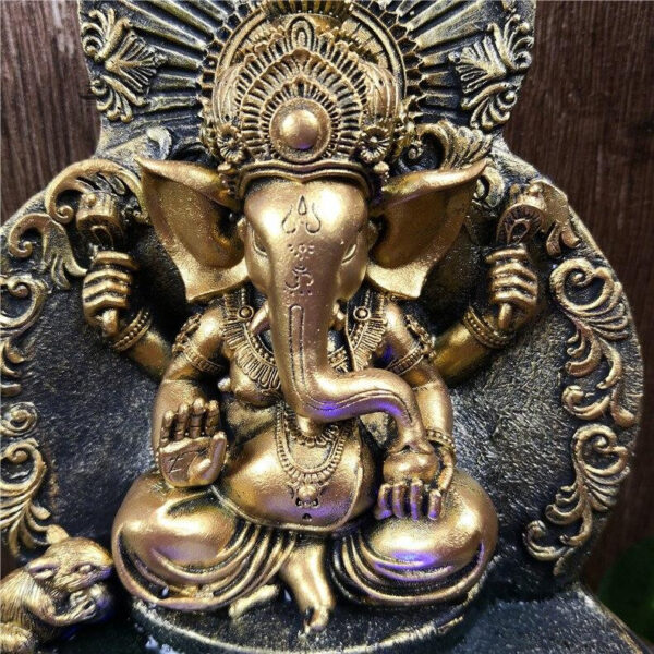 Objets zen : fontaine éléphant en mouvement d'eau