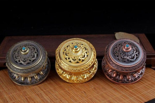 Fontaine à encens en bronze avec finition ternie