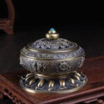 Accessoire en bronze terni pour diffusion d'encens