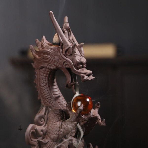 Fontaine à encens avec design de dragon sculpté