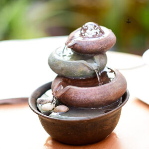 Fontaine à eau décorative pour un intérieur apaisant