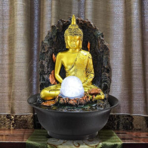 Fontaine avec statue de Bouddha, symbole de sérénité et de paix