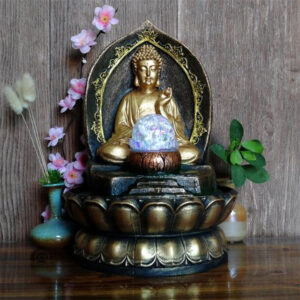 Détails de la fontaine Bouddha avec boule zen
