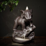 Accessoire de méditation : fontaine à encens éléphant apaisante