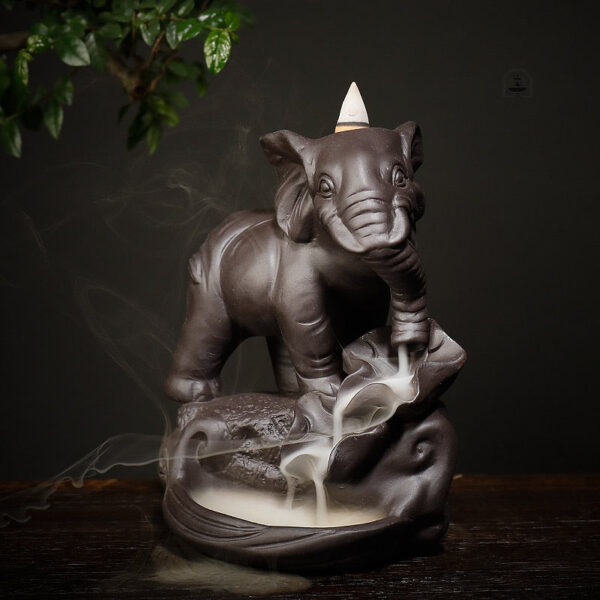 Accessoire de méditation : fontaine à encens éléphant apaisante