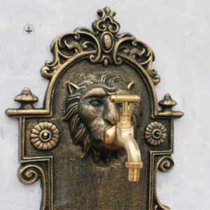 Fontaine murale tête de lion en pierre