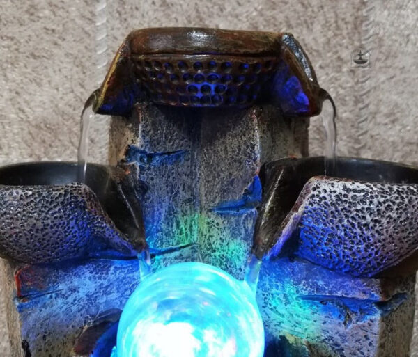 Élégante fontaine en pierre pour ambiance zen extérieure