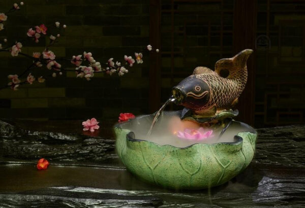 Fontaine apaisante avec motif de poisson et eau