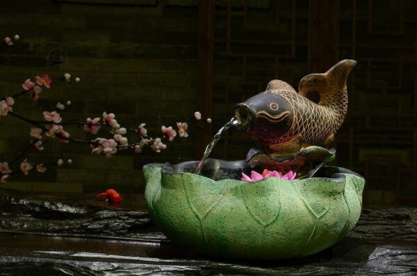 Élément de décoration zen avec eau et poisson