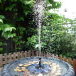 Fontaine de jardin avec fonctionnement à énergie solaire
