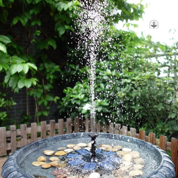 Fontaine de jardin avec fonctionnement à énergie solaire