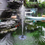 Élément décoratif pour extérieur avec fontaine solaire
