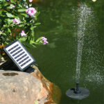 Décoration extérieure : fontaine sur pied à énergie solaire