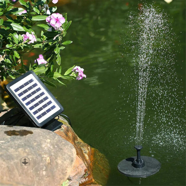 Décoration extérieure : fontaine sur pied à énergie solaire
