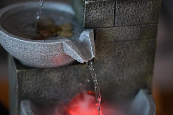 Fontaine d'intérieur avec effets de vapeur et LED colorées