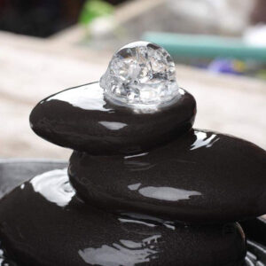 Décoration intérieure avec fontaine zen en galets