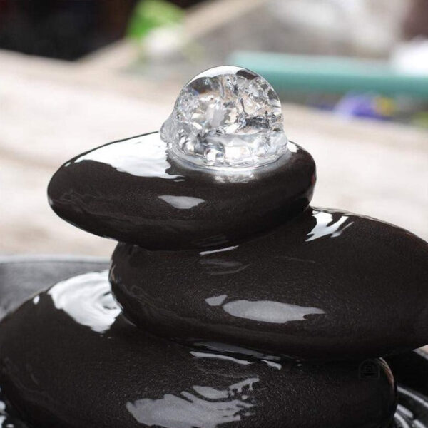 Décoration intérieure avec fontaine zen en galets