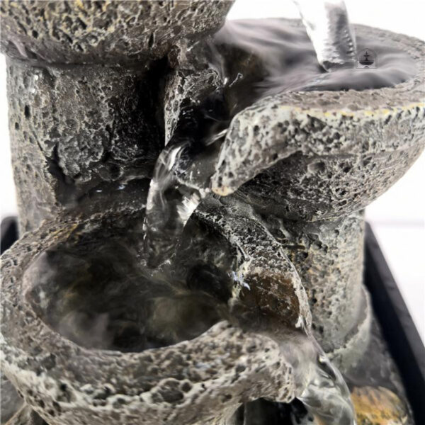 Décoration zen avec fontaine et boule