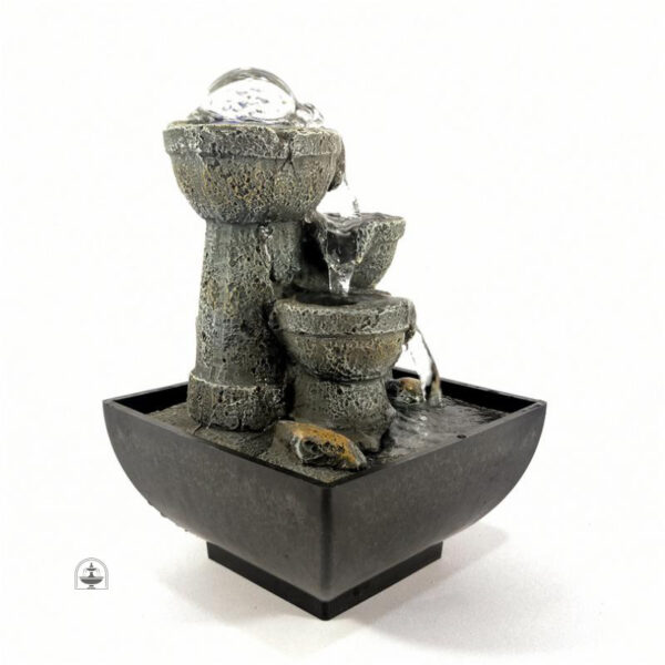 Fontaine décorative avec boule pour espace de détente