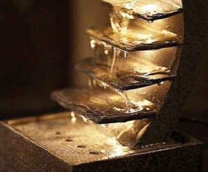 Décoration intérieure avec fontaine zen et lumière LED