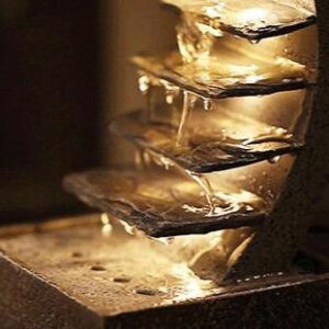 Décoration intérieure avec fontaine zen et lumière LED
