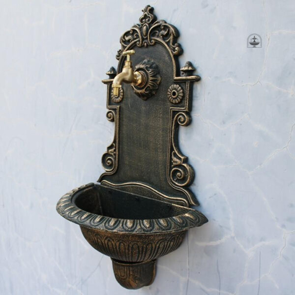 Élégante fontaine murale en métal