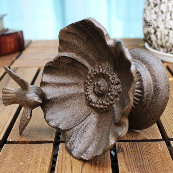 Élégante fontaine pour oiseaux en métal durable