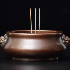 Grand encensoir élégant pour une ambiance apaisante