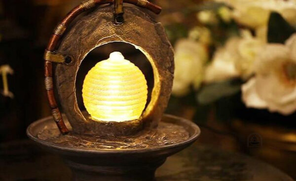 Fontaine zen avec éclairage doux pour ambiance relaxante