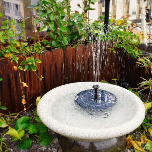 Petite fontaine solaire pour embellir votre terrasse