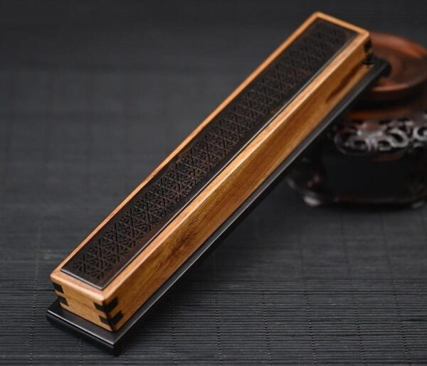 Porte encens en bois sculpté élégant pour la méditation