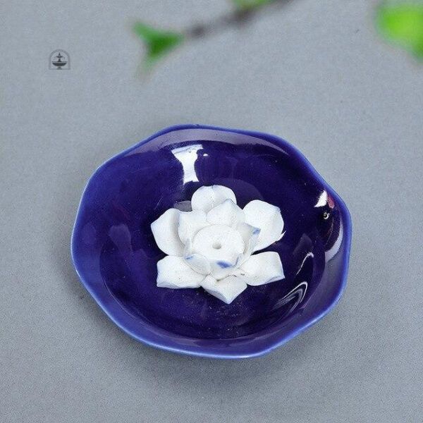 Porte encens lotus, pièce maîtresse pour votre espace zen