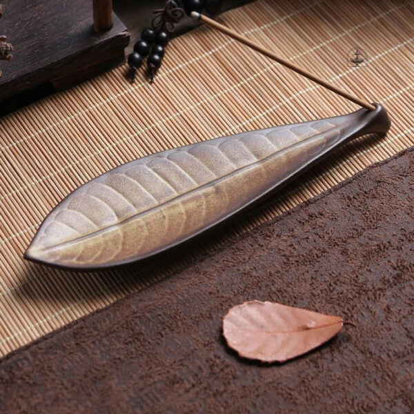 Porte encens en forme de feuille pour une ambiance zen