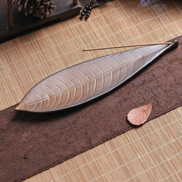 Objet décoratif en imitation feuille pour brûler l'encens